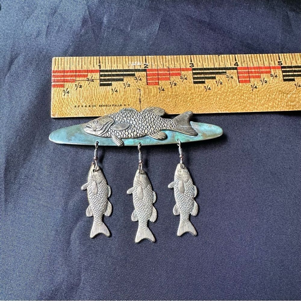 Vintage Brass and Verdi Gris Fisherman’s Hat Pin Badge Brooch - Picture 2 of 10